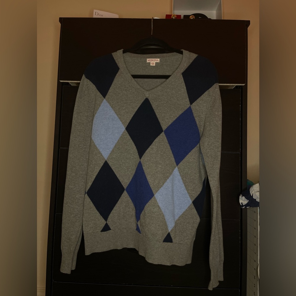 Women’s V-neck Long-sleeve Sweater